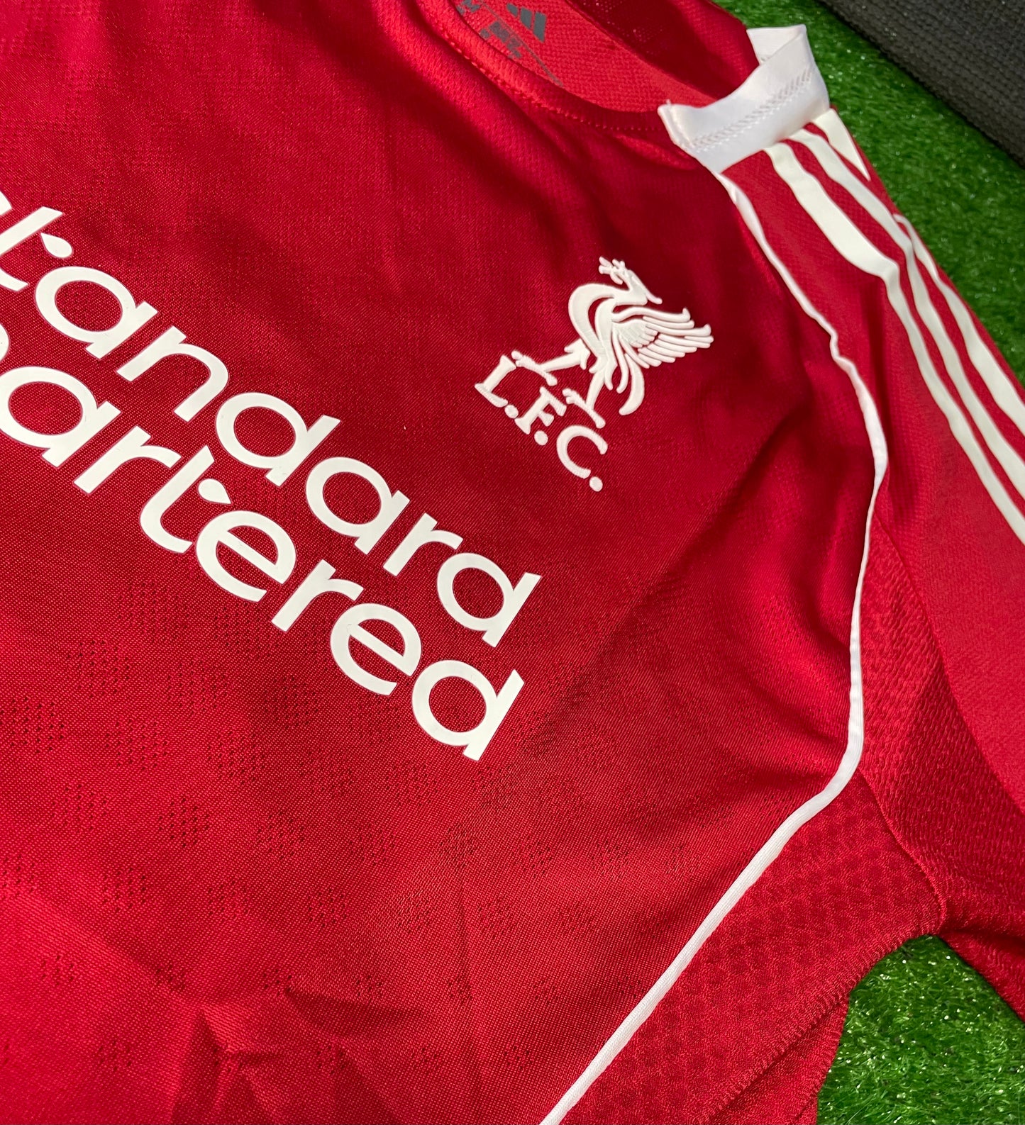 Liverpool Home Jersey 2025/26 Isak 9 Player Version